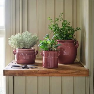 ✨ Novinka v La Maison! ✨ Práve sme naskladnili nádherný tovar od švédskej značky Strömshaga – pravý severský závan v našom...